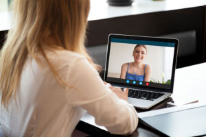 student_laptop_meeting
